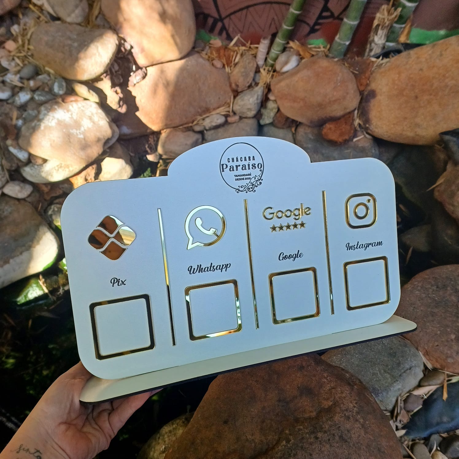 Placas para QR Code em MDF com Detalhes em Acrílico Espelhado - Imagem 2