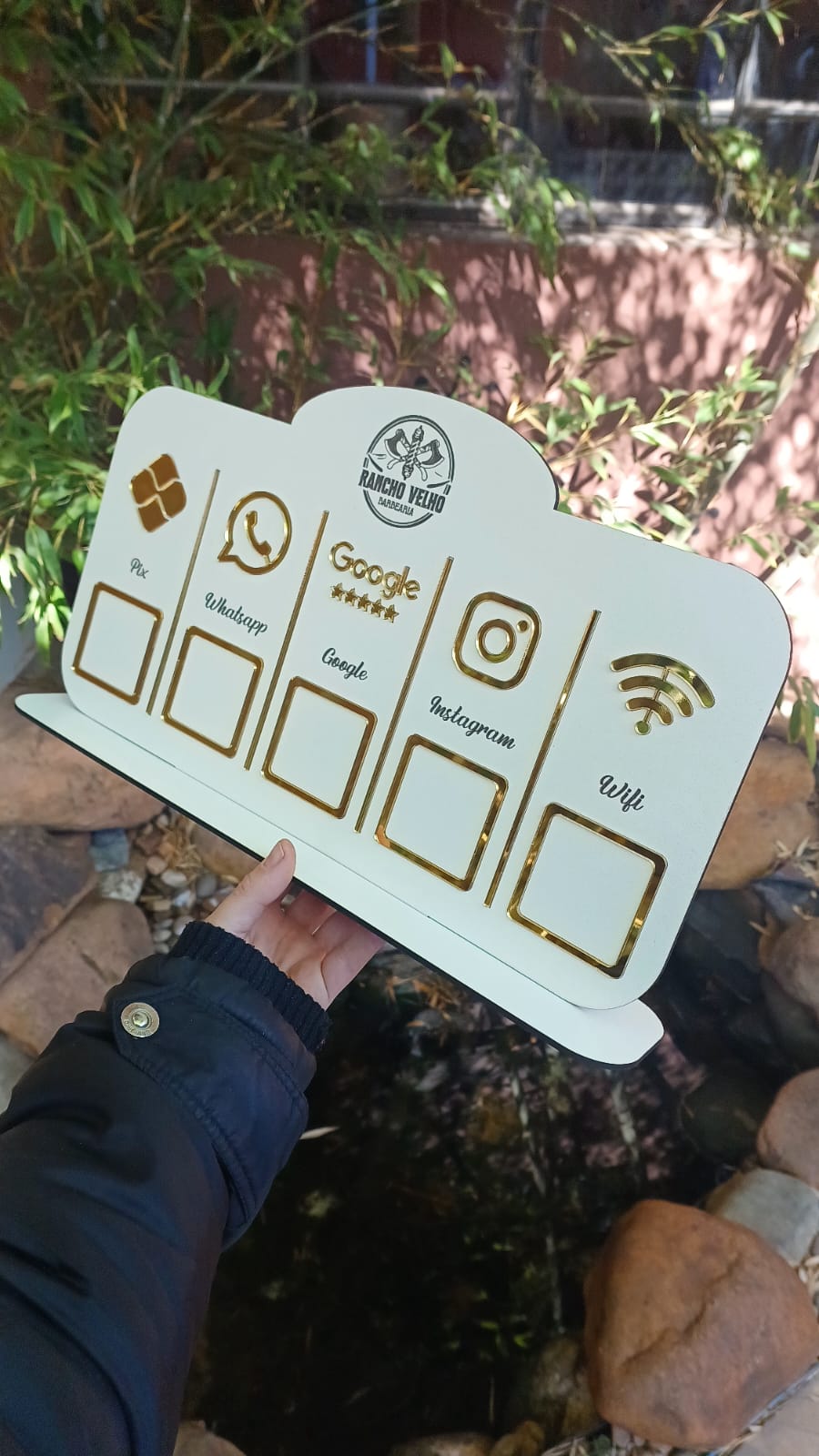 Placas para QR Code em MDF com Detalhes em Acrílico Espelhado - Imagem 5